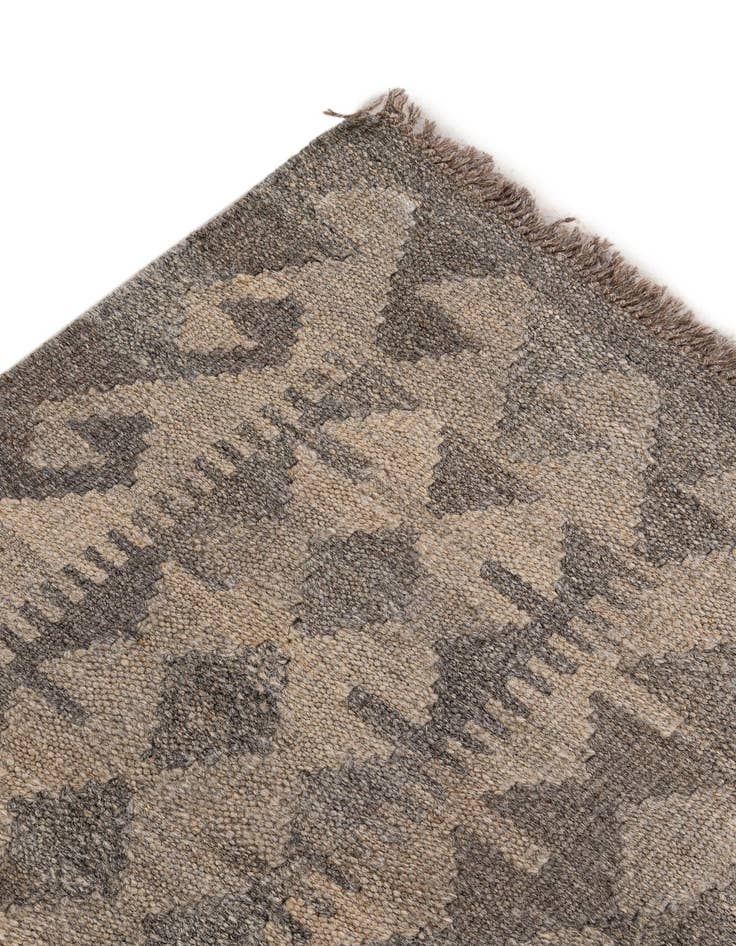 Detail image of  6' 8 x 9' 9  Hand Woven Kilim Maymana Wool Rug