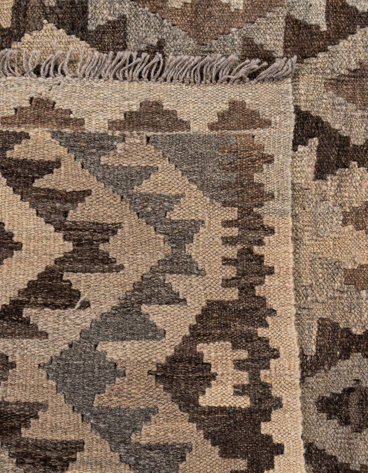 Detail image of  6' 10 x 9' 9  Hand Woven Kilim Maymana Wool Rug