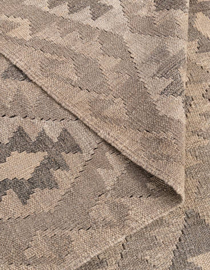 Detail image of  6' 8 x 9' 10  Hand Woven Kilim Maymana Wool Rug