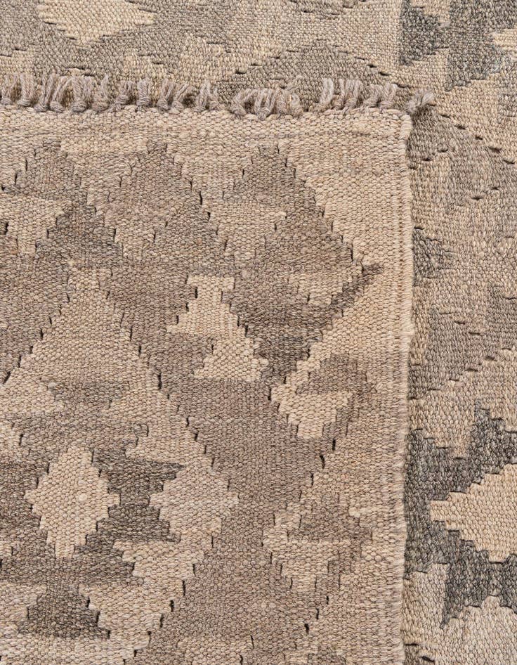 Detail image of  6' 8 x 9' 10  Hand Woven Kilim Maymana Wool Rug