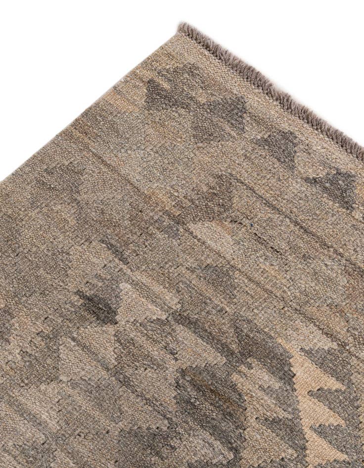 Detail image of  6' 8 x 9' 10  Hand Woven Kilim Maymana Wool Rug