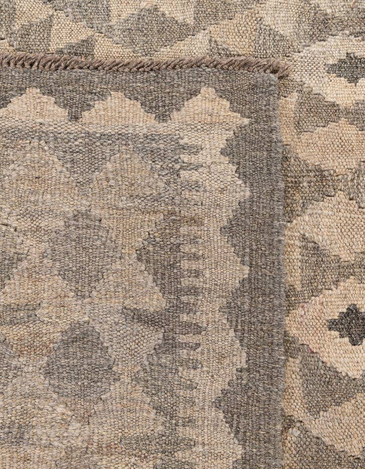 Detail image of  6' 8 x 9' 10  Hand Woven Kilim Maymana Wool Rug