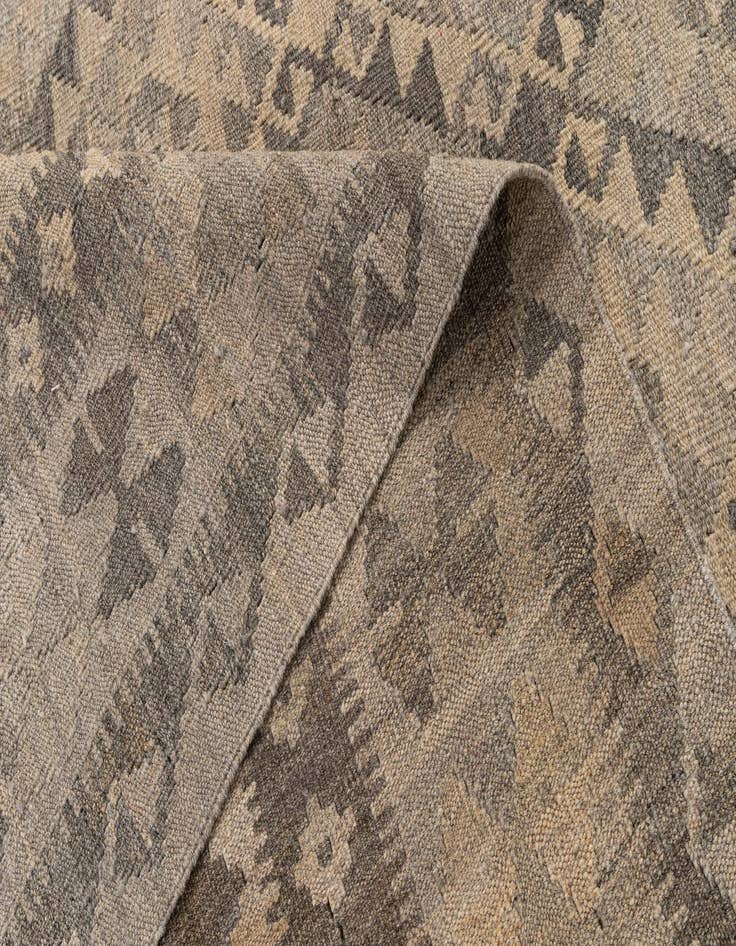 Detail image of  6' 8 x 9' 9  Hand Woven Kilim Maymana Wool Rug