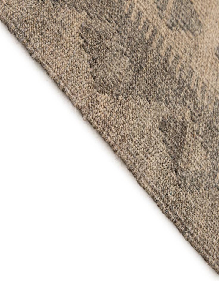 Detail image of  6' 6 x 9' 10  Hand Woven Kilim Maymana Wool Rug