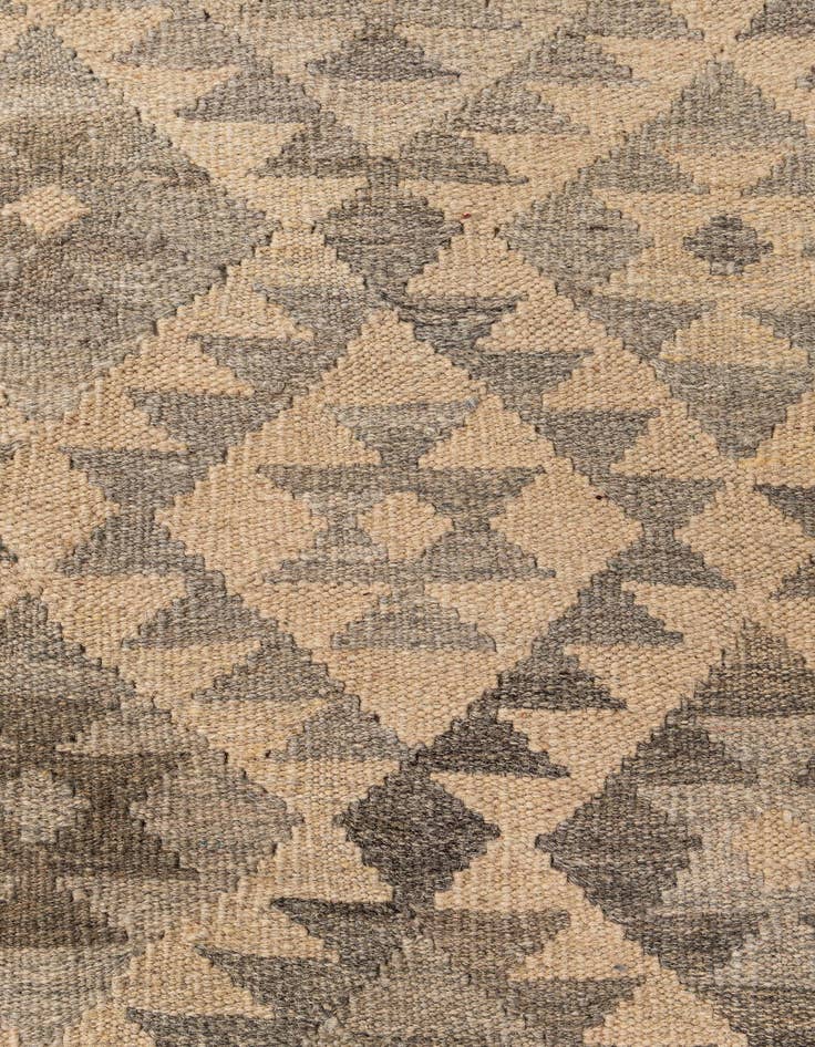 Detail image of  6' 6 x 9' 9  Hand Woven Kilim Maymana Wool Rug