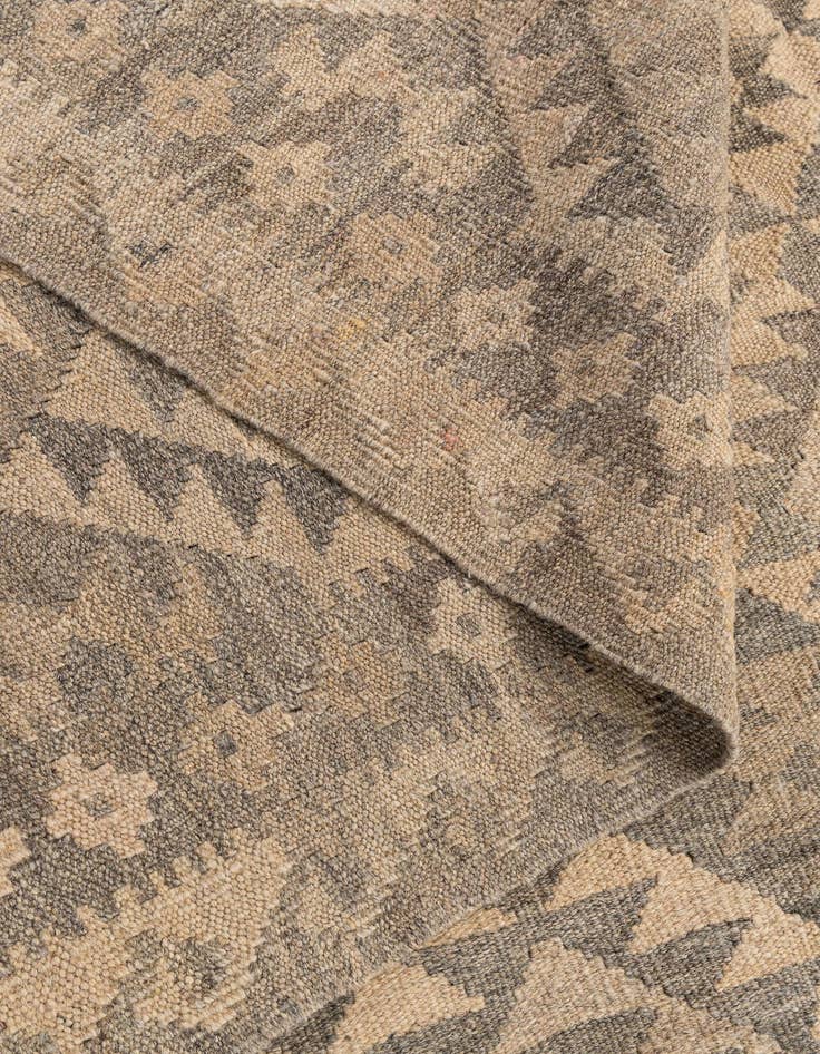 Detail image of  6' 6 x 9' 9  Hand Woven Kilim Maymana Wool Rug