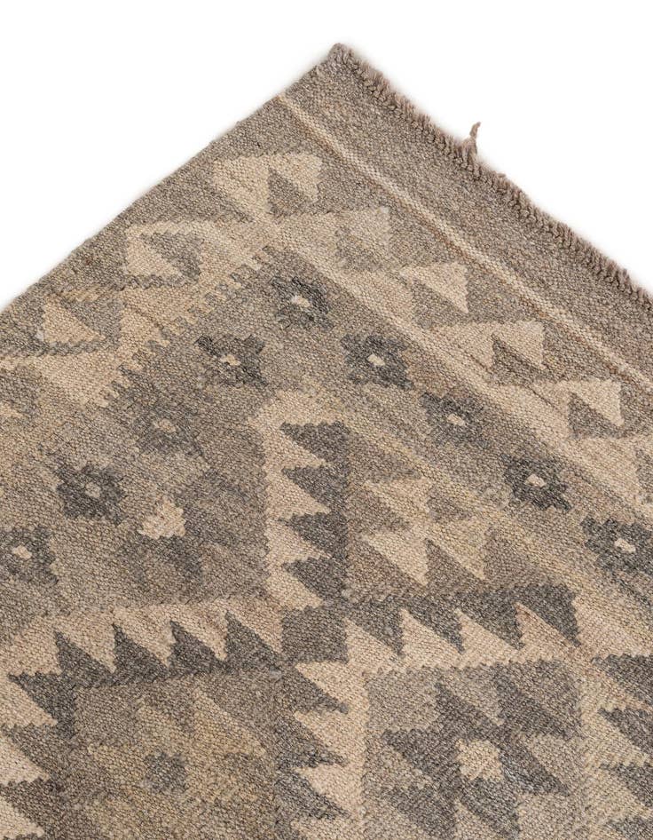 Detail image of  6' 6 x 9' 9  Hand Woven Kilim Maymana Wool Rug