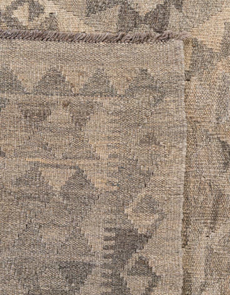 Detail image of  6' 10 x 9' 5  Hand Woven Kilim Maymana Wool Rug
