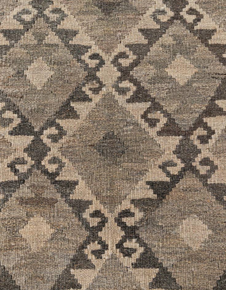 Detail image of  6' 11 x 9' 8  Hand Woven Kilim Maymana Wool Rug
