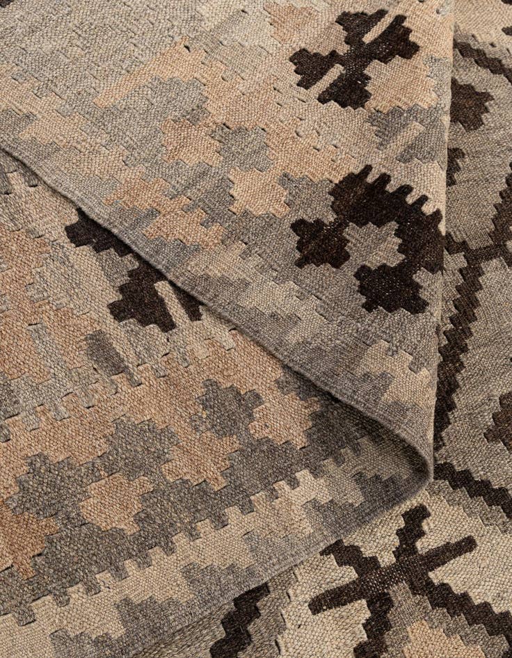 Detail image of  6' 11 x 9' 5  Hand Woven Kilim Maymana Wool Rug