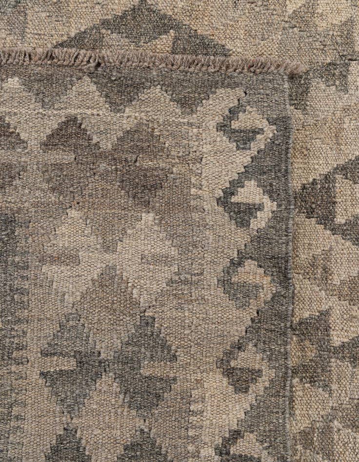 Detail image of  6' 11 x 9' 8  Hand Woven Kilim Maymana Wool Rug