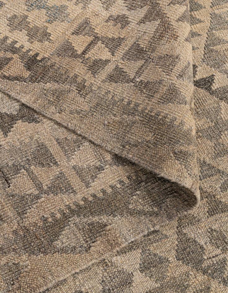 Detail image of  6' 10 x 9' 7  Hand Woven Kilim Maymana Wool Rug