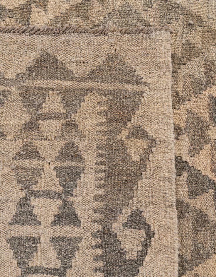 Detail image of  6' 10 x 9' 8  Hand Woven Kilim Maymana Wool Rug