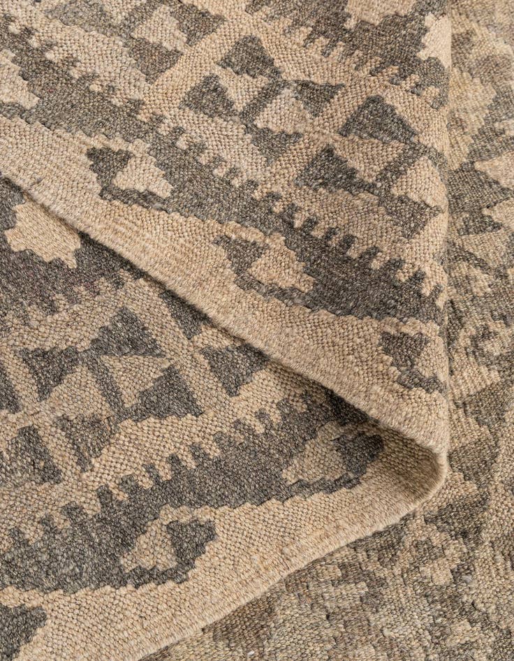 Detail image of  6' 10 x 9' 8  Hand Woven Kilim Maymana Wool Rug
