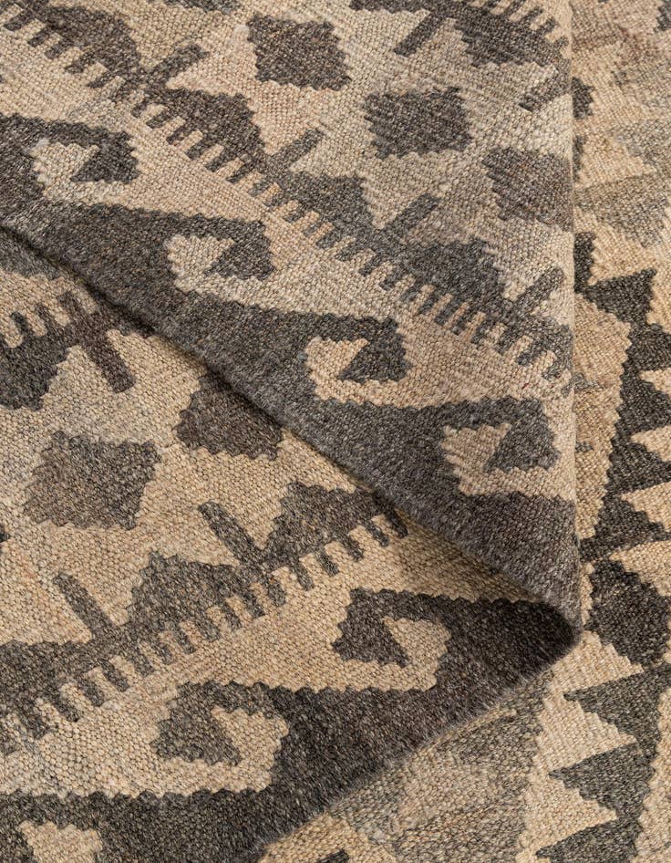 Detail image of  6' 10 x 9' 9  Hand Woven Kilim Maymana Wool Rug