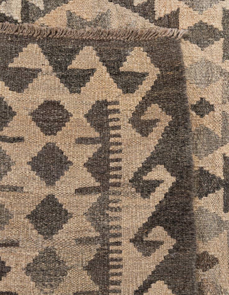 Detail image of  6' 10 x 9' 9  Hand Woven Kilim Maymana Wool Rug
