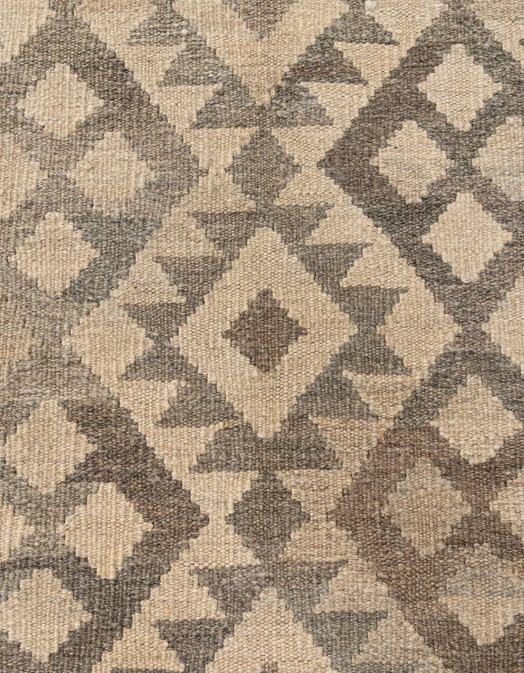 Detail image of  6' 11 x 9' 10  Hand Woven Kilim Maymana Wool Rug