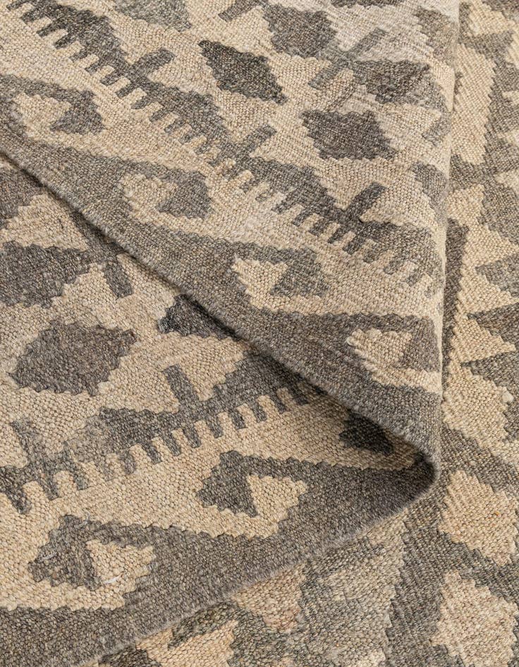 Detail image of  6' 11 x 9' 10  Hand Woven Kilim Maymana Wool Rug