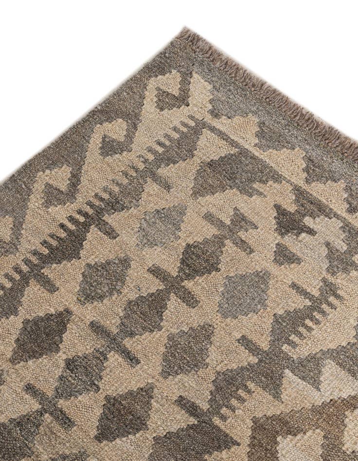 Detail image of  6' 11 x 9' 10  Hand Woven Kilim Maymana Wool Rug