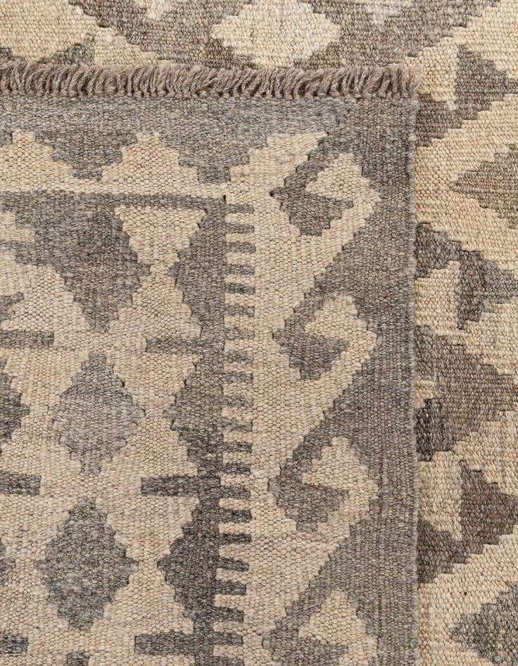 Detail image of  6' 11 x 9' 10  Hand Woven Kilim Maymana Wool Rug