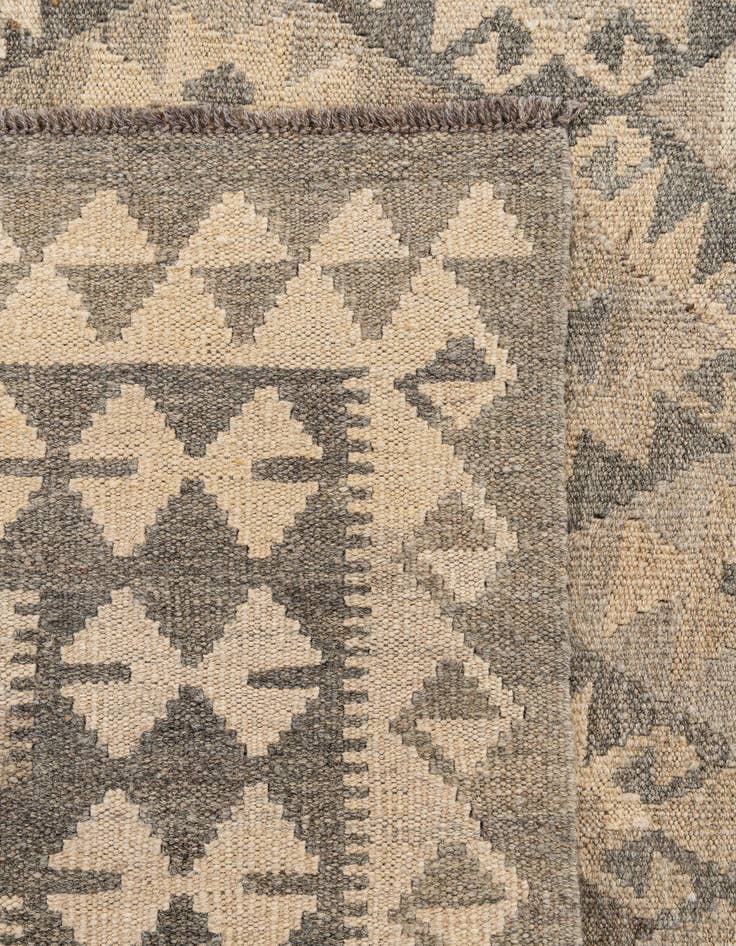 Detail image of  6' 10 x 9' 9  Hand Woven Kilim Maymana Wool Rug