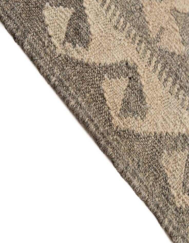 Detail image of  6' 10 x 9' 9  Hand Woven Kilim Maymana Wool Rug