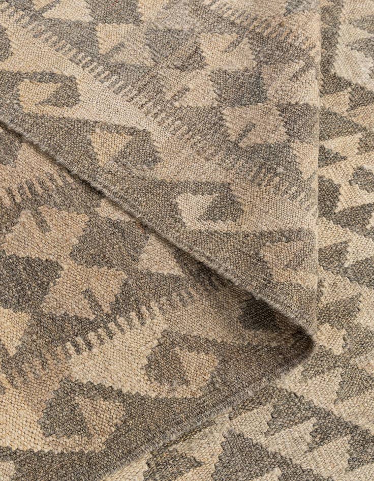 Detail image of  6' 10 x 9' 9  Hand Woven Kilim Maymana Wool Rug