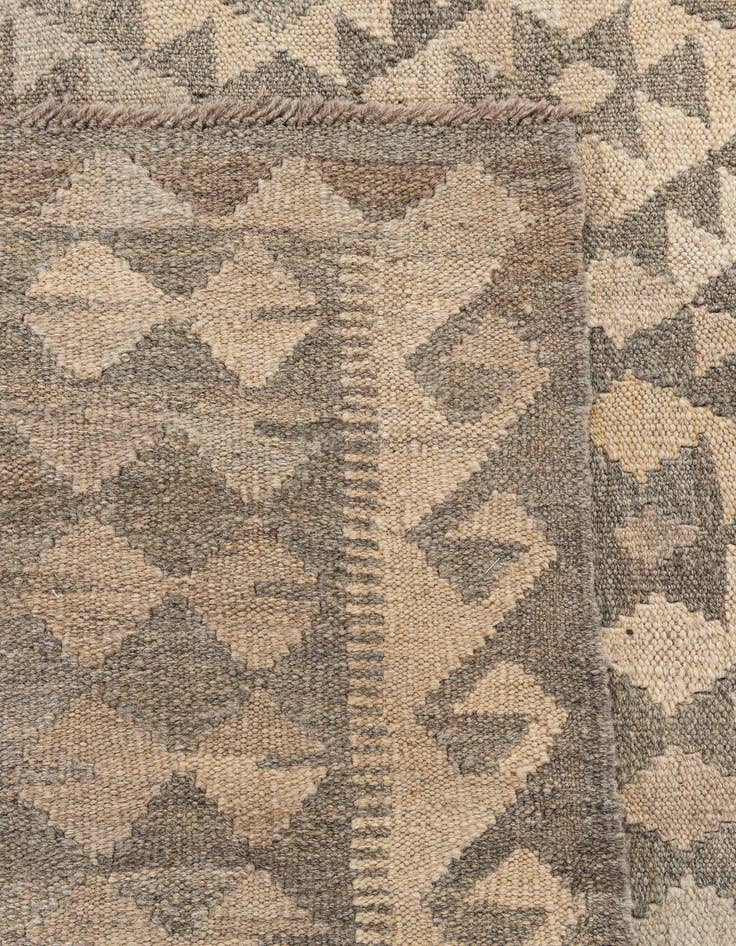 Detail image of  6' 10 x 9' 9  Hand Woven Kilim Maymana Wool Rug