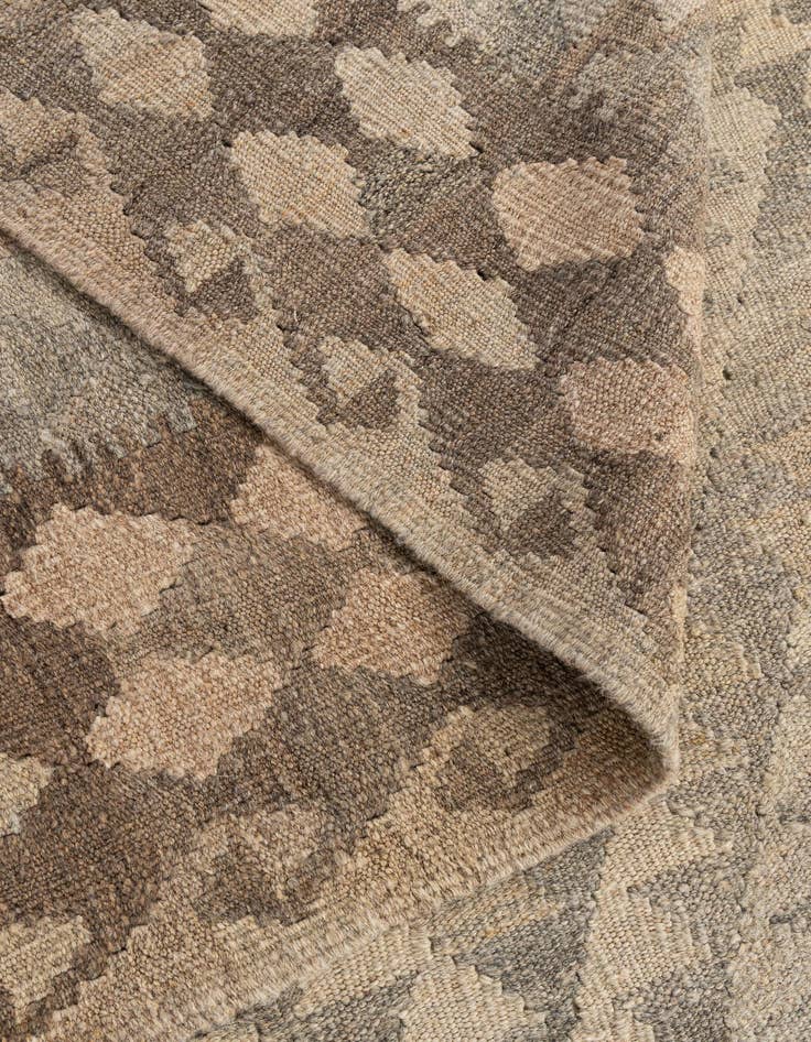 Detail image of  7' 1 x 9' 11  Hand Woven Kilim Maymana Wool Rug