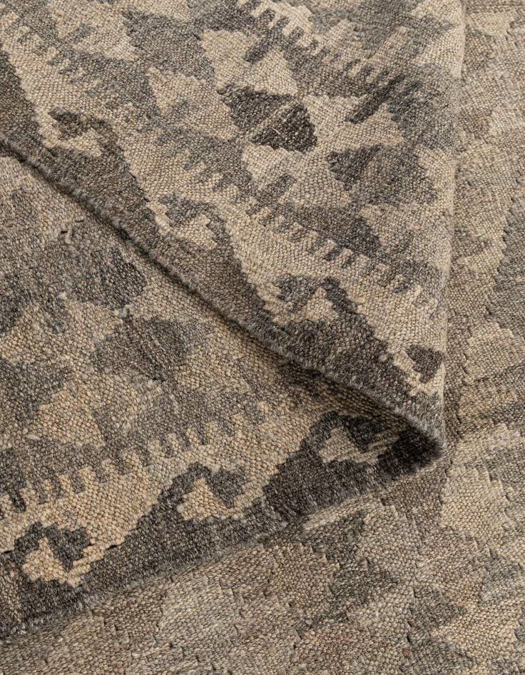 Detail image of  6' 10 x 9' 8  Hand Woven Kilim Maymana Wool Rug