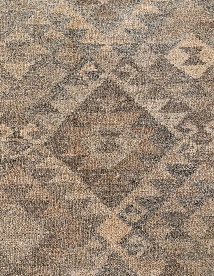 Detail image of  6' 10 x 9' 10  Hand Woven Kilim Maymana Wool Rug