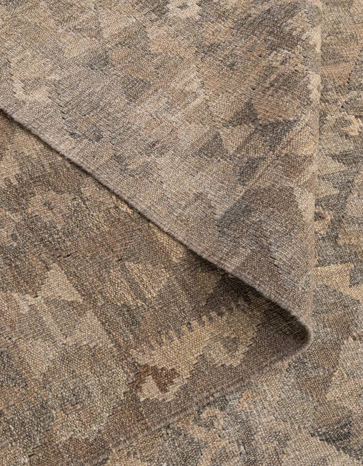 Detail image of  6' 10 x 9' 10  Hand Woven Kilim Maymana Wool Rug