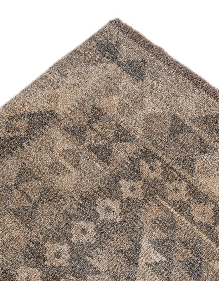 Detail image of  6' 10 x 9' 10  Hand Woven Kilim Maymana Wool Rug