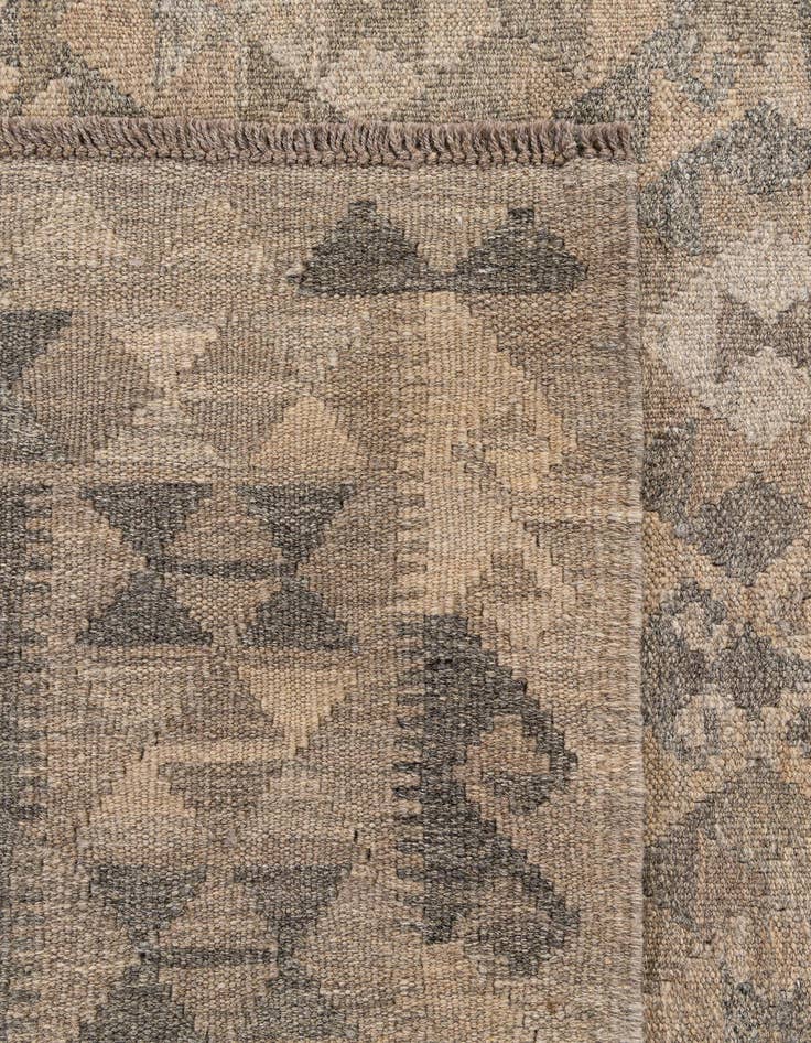 Detail image of  6' 10 x 9' 10  Hand Woven Kilim Maymana Wool Rug