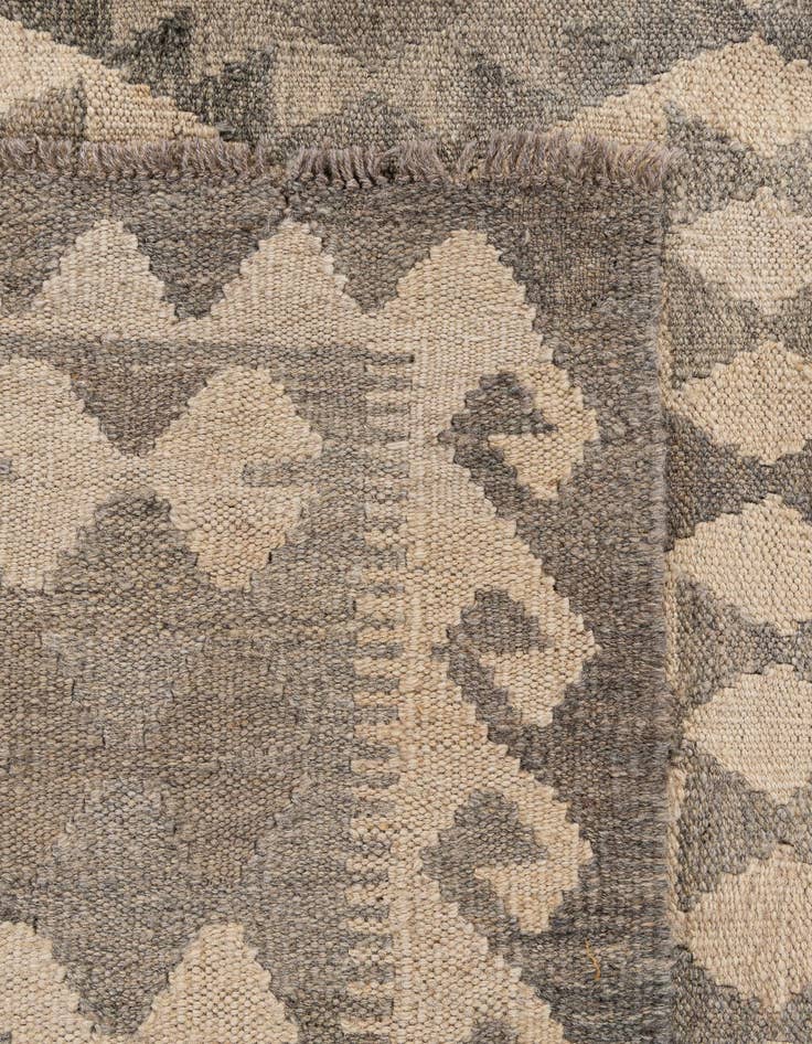 Detail image of  6' 10 x 9' 10  Hand Woven Kilim Maymana Wool Rug