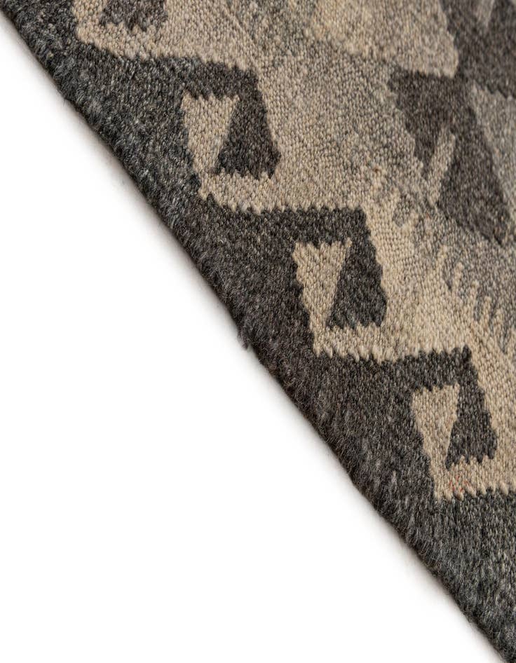 Detail image of  6' 10 x 9' 10  Hand Woven Kilim Maymana Wool Rug