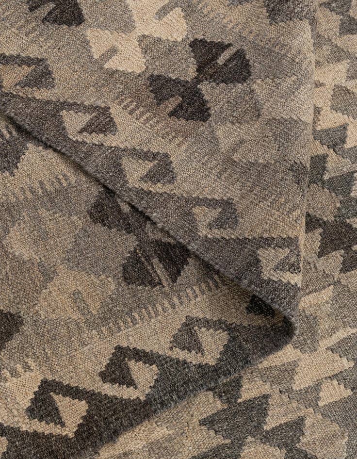 Detail image of  6' 10 x 9' 10  Hand Woven Kilim Maymana Wool Rug