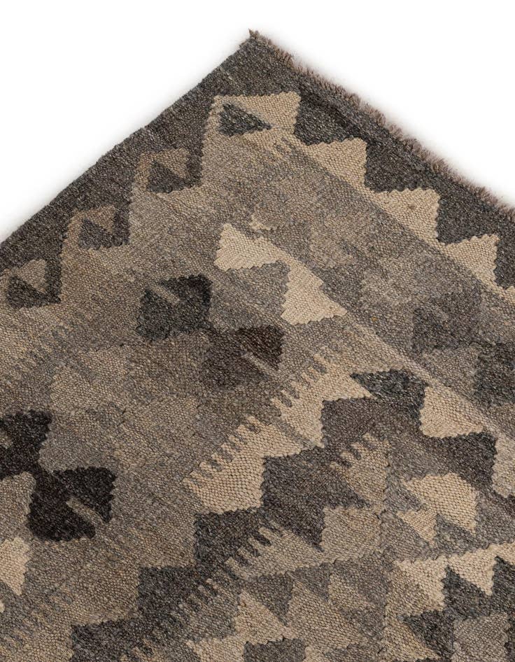 Detail image of  6' 10 x 9' 10  Hand Woven Kilim Maymana Wool Rug