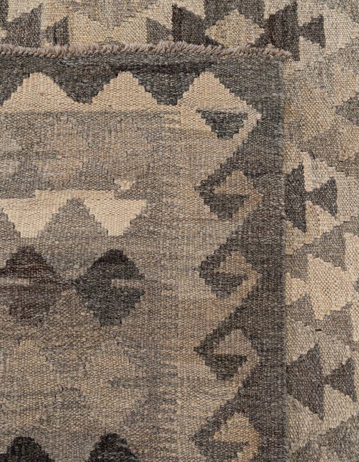 Detail image of  6' 10 x 9' 10  Hand Woven Kilim Maymana Wool Rug
