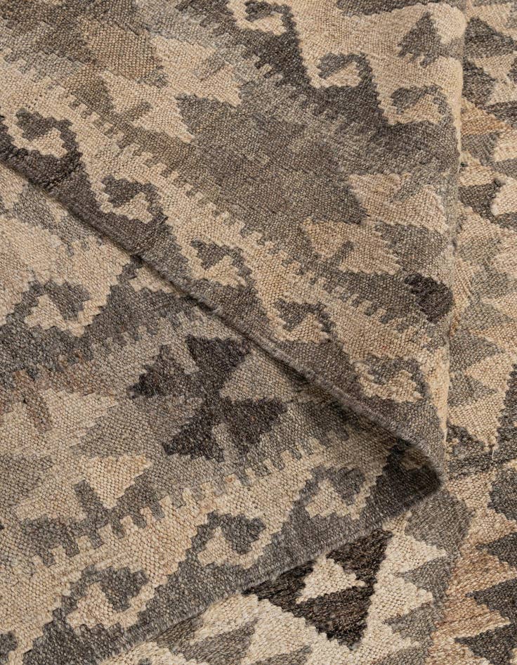 Detail image of  6' 11 x 9' 10  Hand Woven Kilim Maymana Wool Rug