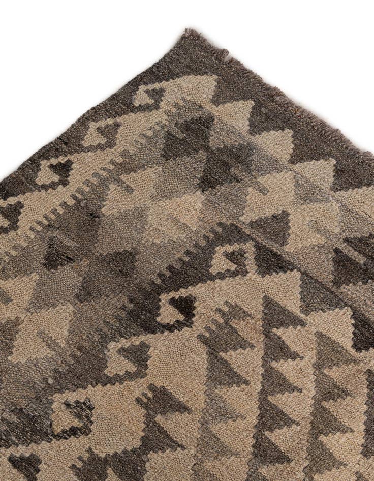 Detail image of  6' 11 x 9' 10  Hand Woven Kilim Maymana Wool Rug