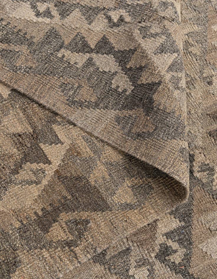 Detail image of  6' 10 x 9' 9  Hand Woven Kilim Maymana Wool Rug