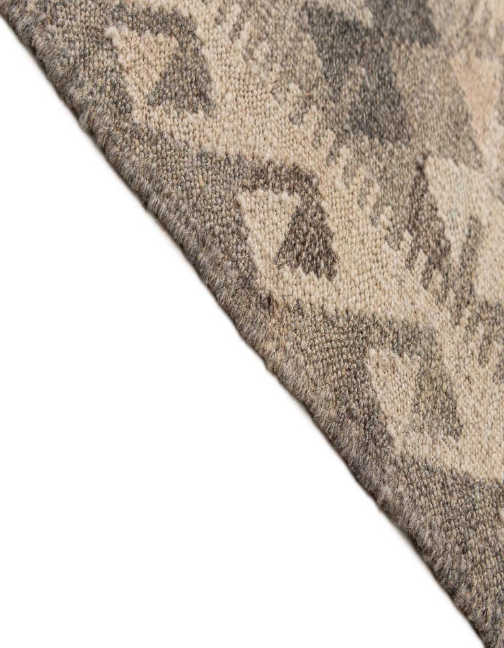 Detail image of  6' 10 x 9' 10  Hand Woven Kilim Maymana Wool Rug