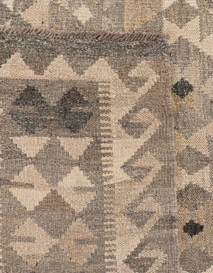 Detail image of  6' 10 x 9' 10  Hand Woven Kilim Maymana Wool Rug