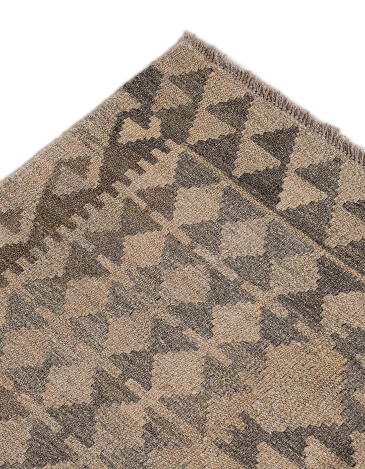 Detail image of  6' 11 x 9' 11  Hand Woven Kilim Maymana Wool Rug