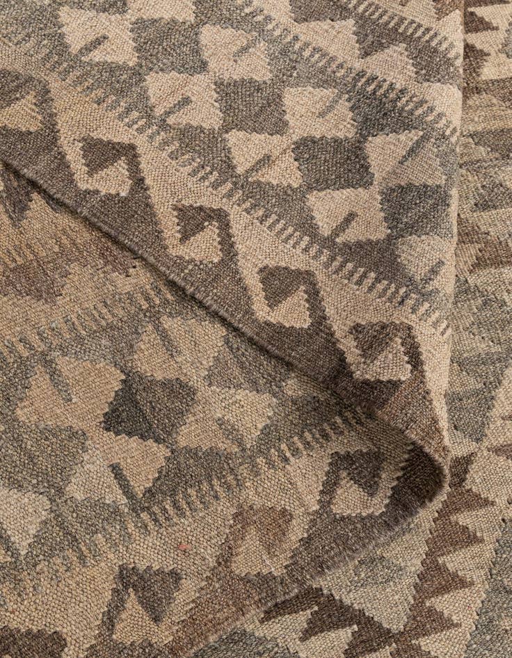 Detail image of  7' 2 x 9' 9  Hand Woven Kilim Maymana Wool Rug