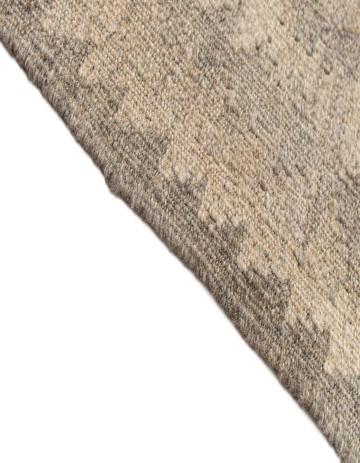 Detail image of  2' 6 x 4' 2  Hand Woven Kilim Maymana Wool Rug