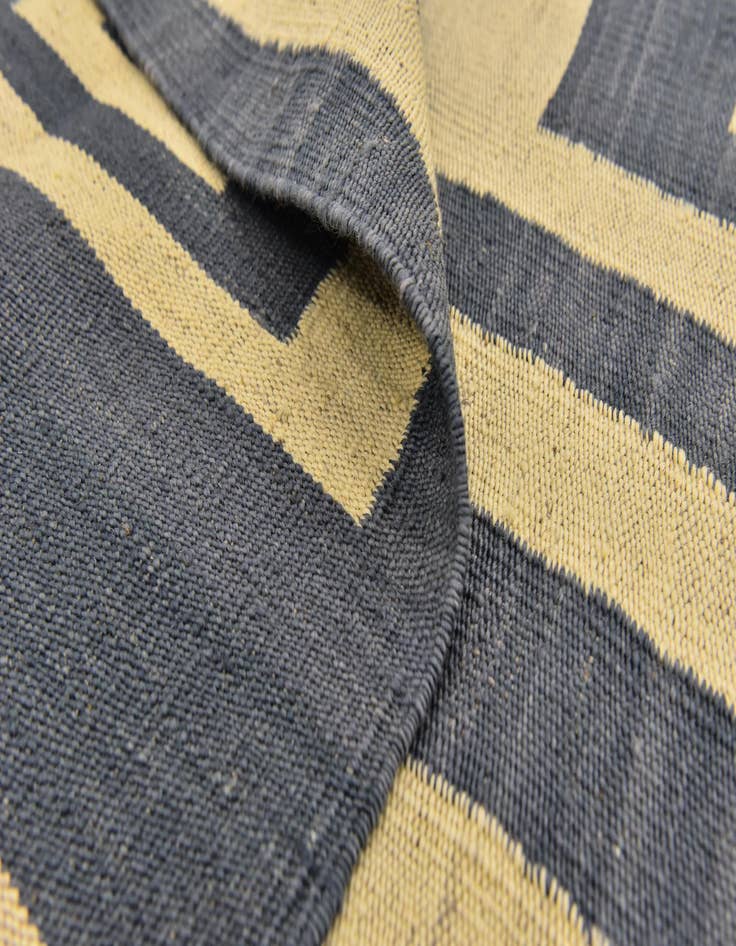 Detail image of  5' x 6' 6  Hand Woven Kilim Modern Wool Rug