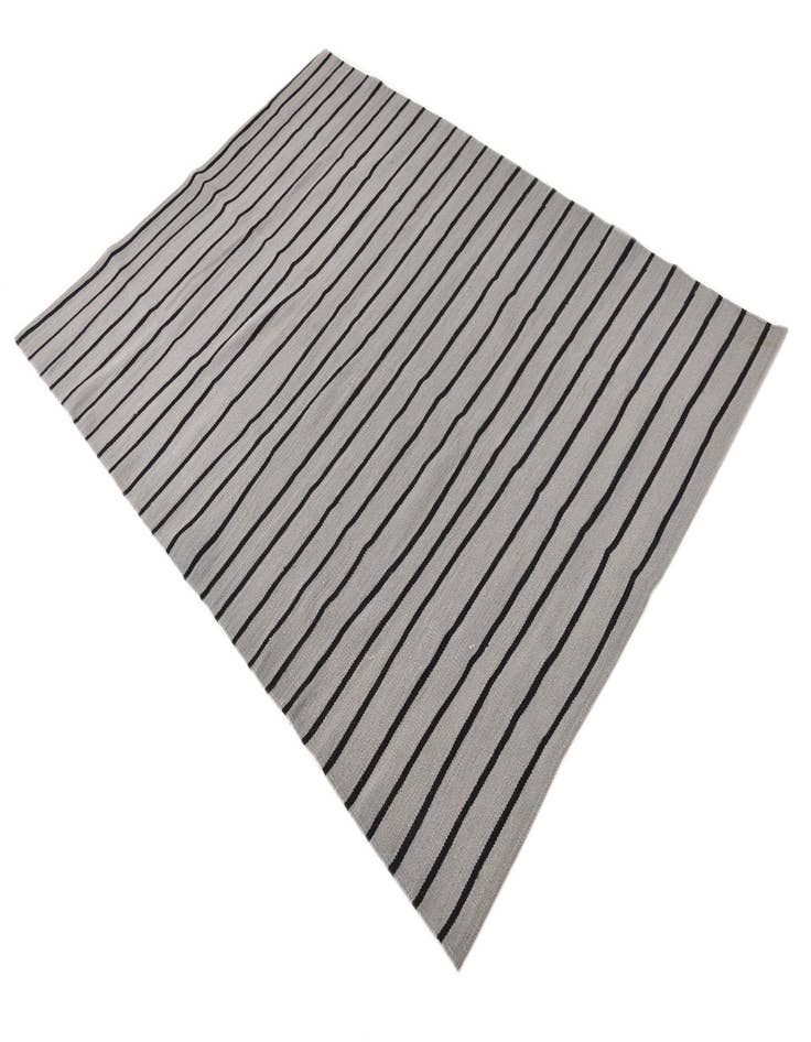 Detail image of  4' 2 x 5' 10  Hand Woven Kilim Modern Wool Rug