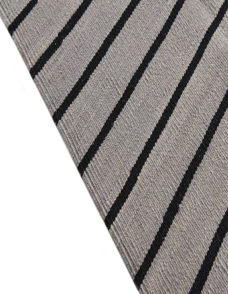 Detail image of  4' 2 x 5' 10  Hand Woven Kilim Modern Wool Rug